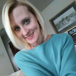 Meet your Posher, Lora